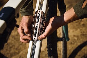 Schiene für Befesitungspunkte an einem Gravelbike.