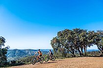 Mit dem Bike durch das hügelige Hinterland. 