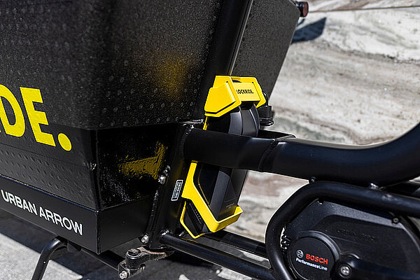 Bosch E-Bike Systems Battery Lock Schutz für E-Bike Akkus. Akku mit Rahmenschloss an einem Lastenrad.