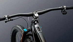 DJI Avinox E-Bike Antrieb System. Ein Mountainbike mit Display im Oberrohr.