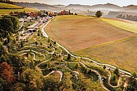 Bikeparks in der Schweiz. Luftaufnahme des Swiss Bike Park in Oberried.
