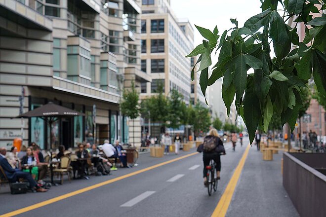 Verkehrsversuch autofreie Friedrichstrasse in Berlin
