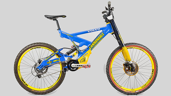 Vollgefedertes Mountainbike von Cannondale aus den 1990er-Jahren.