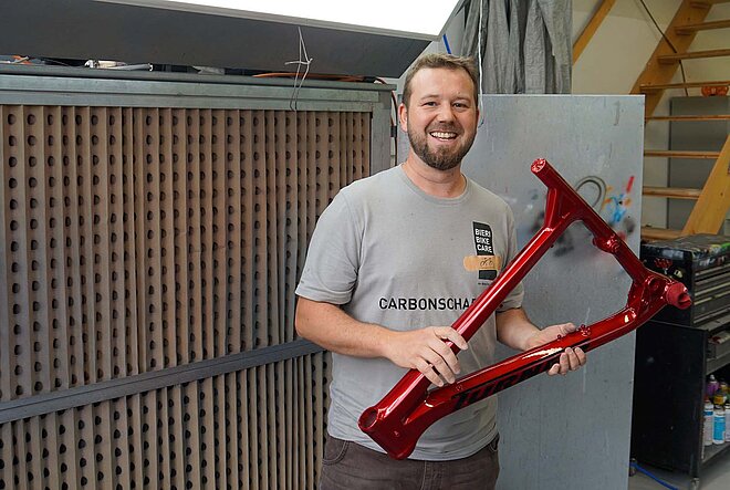 Carbonrahmen werden bei Bieri Bike Care repariert. 