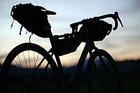 Gravelbike mit Taschen