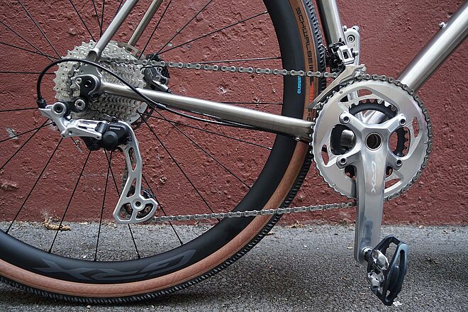 City Cycles Perfetto Gravelbike aus Titan im Test. 