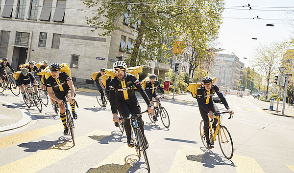 Velokuriere unterwegs in Zürich.