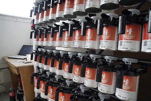 Carbonrahmen werden bei Bieri Bike Care repariert. 