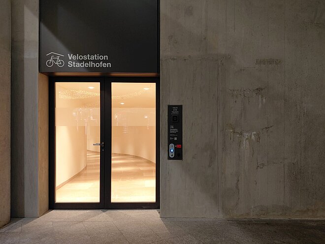 Zugang zur Velostation im Bahnhof Stadelhofen.