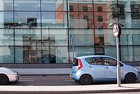 Glaubt man einer aktuellen Umfrage, steht die Bevölkerung generellem Tempo 30 innerorts gegenüber aber kritisch.